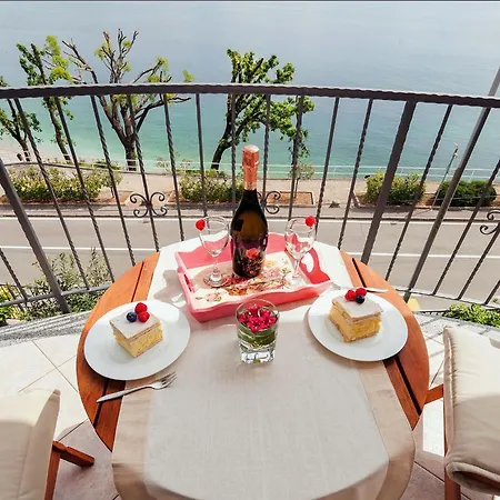 Splendid Beachfront *